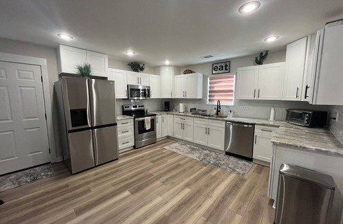 Heber Springs House | Located on Front St. within walking distance to beautiful Sandy Beach.