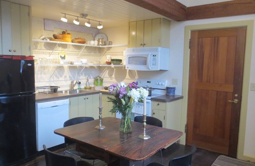 Warren Apartment | Located On Warren's Historic Waterfront Adjacent