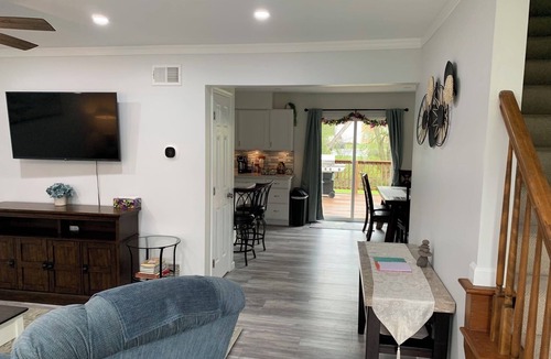 Elizabethtown House | Located right at the center of Elizabethtown , Lancaster, York and Hershey park.