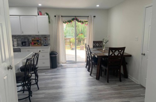 Elizabethtown House | Located right at the center of Elizabethtown , Lancaster, York and Hershey park.
