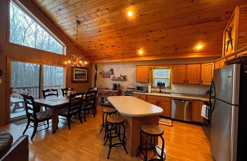 Hunter House | Located within 10 minutes from both Windham Mountain and Hunter Mountain!