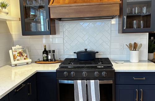 Harters Heights House | LOCATION- 3 bedrooms with 3 full baths