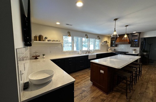 Harters Heights House | LOCATION- 3 bedrooms with 3 full baths