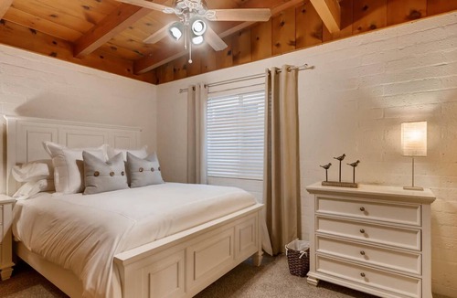 South Mission Beach Cottage | LOCATION! A/C. Play w/Beach Gear. Private Patio. CLEAN. Parking