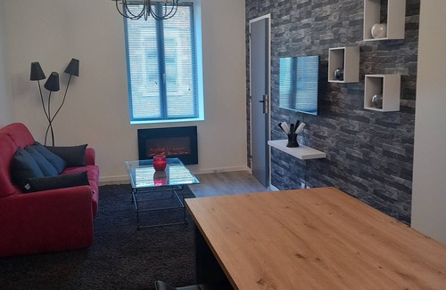 Bourg-de-Thizy Apartment | Location Appartement