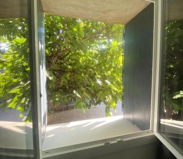 Orgnac-l'Aven Apartment | Location chaleureuse à Orgnac-l'Aven avec piscine partagée