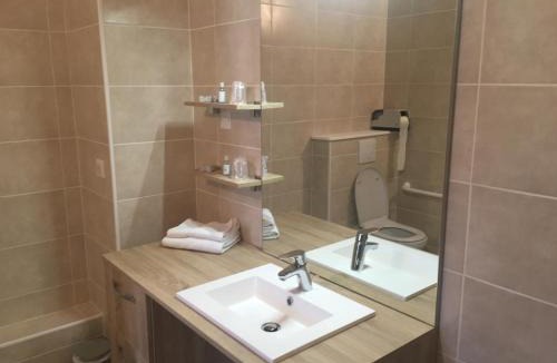 Dun-le-Palestel Hotel | Location chambres Hôtel Joly