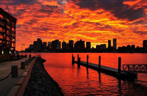 Central-Maverick Square - Paris Street Apartment | Location+Comfort+Convenience