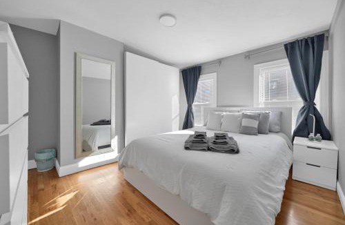Central-Maverick Square - Paris Street Apartment | Location+Comfort+Convenience