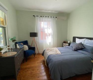 Bathurst House | Location cottage with industrial touch