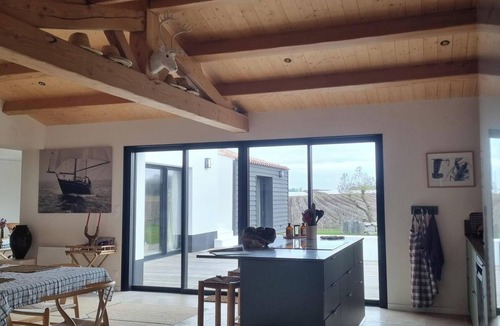 Noirmoutier-en-l'Ile Villa | Location de Vacances D'une Belle Maison Très Confortable Terrasse + Jardin