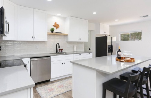 Oak Park - Northwood House | Location! Dog Friendly+2 KING Beds+Grill+Sleeps 9