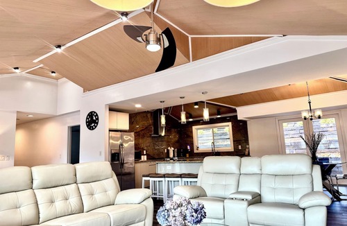 North Brookhaven House | LOCATION * DUNWOODY; NEW-BEAUTIFUL MODERN HOUSE&Outdoor Seasonal Private Pool