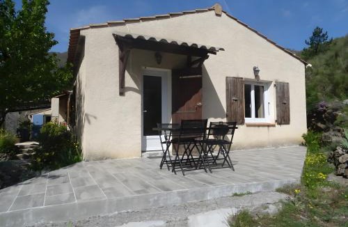 La Robine-sur-Galabre House | Location Gîte Les Iris