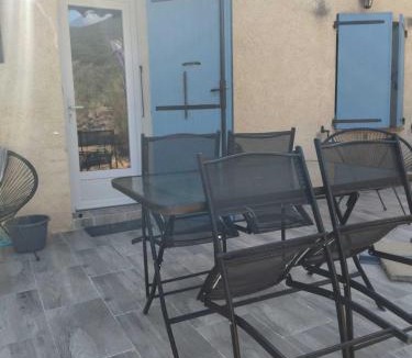 La Robine-sur-Galabre House | Location Gîte Les Iris