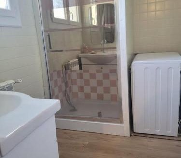 Pignans Apartment | Location haut de villa