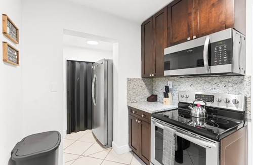 South Miami House | Location Huge yard Managed by BNR Vacation Rentals