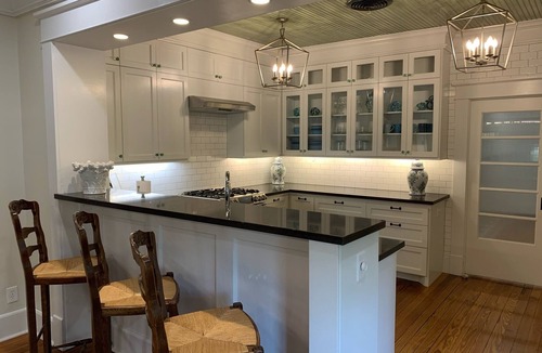 College Park House | LOCATION - LARGE RENOVATED HISTORICAL HOME- SLEEPS 8- STEPS TO KYLE FIELD