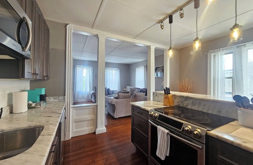 Yachting Village Apartment | Location Location 2BR- Parking- Pet Friendly