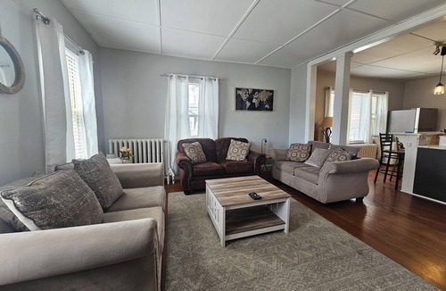 Yachting Village Apartment | Location Location 2BR- Parking- Pet Friendly