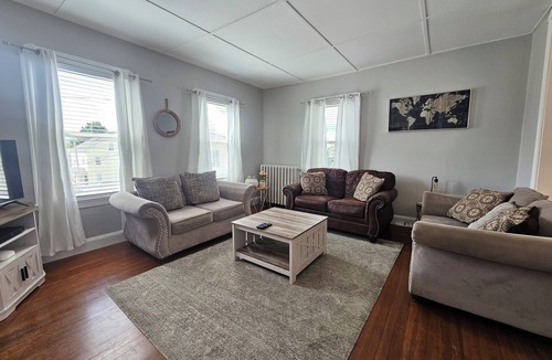 Yachting Village Apartment | Location Location 2BR- Parking- Pet Friendly