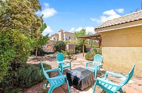 Northeast Heights House | Location! Location! Amazing *Hidden Gem* -NE Heights! Family and pet friendly 🐶