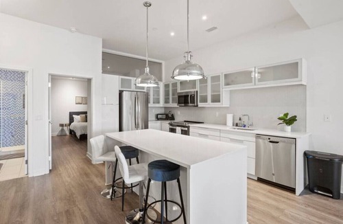 Downtown Kansas City Apartment | ☆Location Location☆ Luxury 2 bed