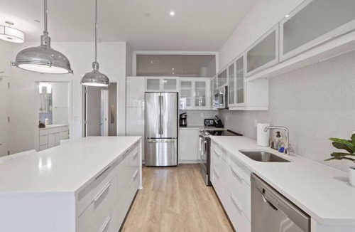 Downtown Kansas City Apartment | ☆Location Location☆ Luxury 2 bed