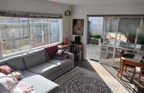 New Plymouth Apartment | Location, Location, Location!