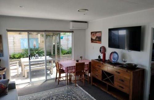 New Plymouth Apartment | Location, Location, Location!