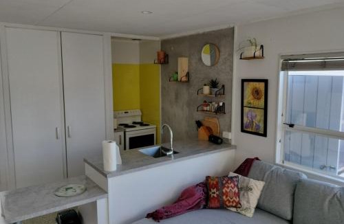 New Plymouth Apartment | Location, Location, Location!