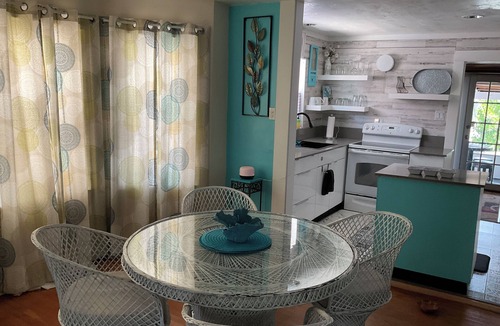 Lake Worth Cottage | location, location, location!