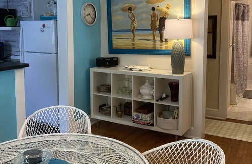 Lake Worth Cottage | location, location, location!