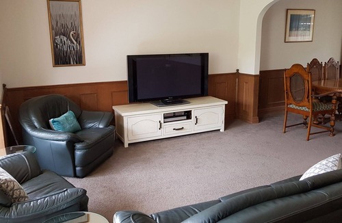 Parkdale House | Location, Location the Beach & Station