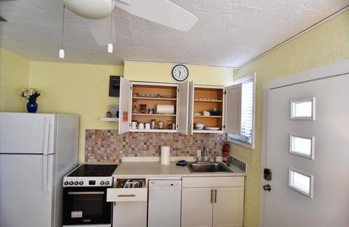 Golden Beach Apartment | LOCATION!Lovely Venice Villa 2 min walk to beach