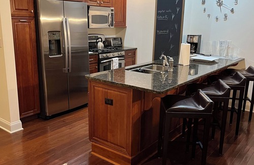 Saratoga Springs Condo | LOCATION, Luxury Parking, Elevator, Secure