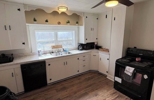 Eminence House | LOCATION! On Main Street! Near National Park! Jacks Fork river- 1 mile!