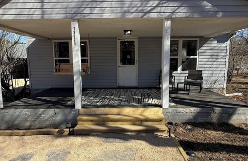 Eminence House | LOCATION! On Main Street! Near National Park! Jacks Fork river- 1 mile!