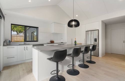 Rainbow Point House | Location on Point - Taupo