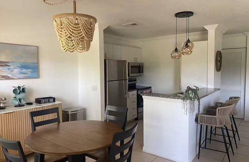 Laurel Park Condo | Location! Pickleball, Kayak, Legacy Trail, Beaches, Downtown