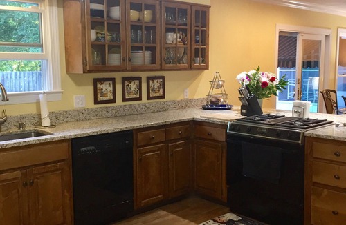 Hixson House | LOCATION, PRIVACY, POOL