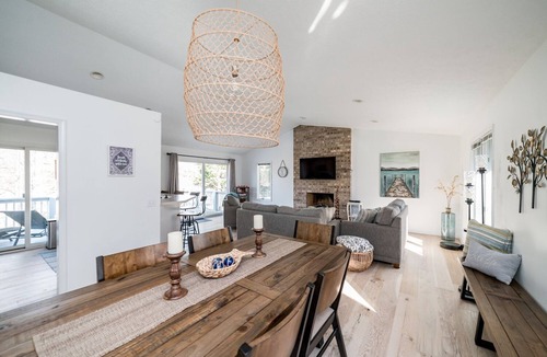 North Shore House | LOCATION! Restaurants, Shops! Waterfront Quiet, Golf Community Game Room Bunks