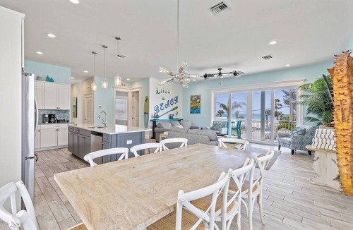 Bradenton Beach House | Location! Rooftop! Walk to Restaurants + Bars!