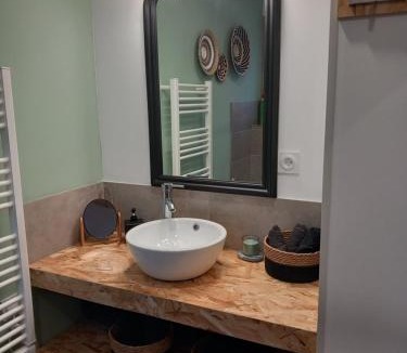 Saint-Medard-en-Jalles Apartment | Location Studio indépendant avec terrasse ,les vignes d'élian