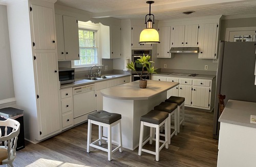 Chesterfield House | Location! Secluded Three bedrooms Brick Ranch includes utilities 30+ day rental
