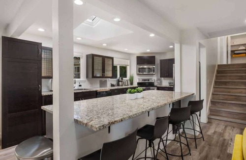 Picnic Point-North Lynnwood House | Location, Space, & Serenity Perfect Group Getaway!