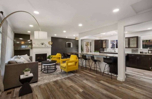 Picnic Point-North Lynnwood House | Location, Space, & Serenity Perfect Group Getaway!