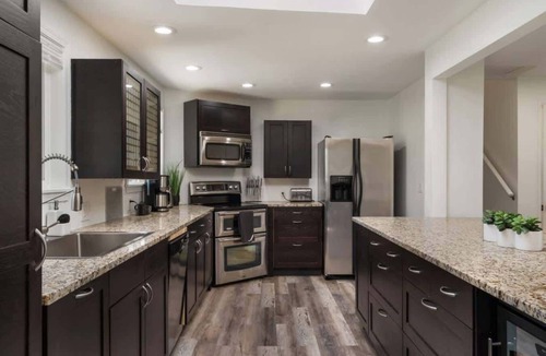 Picnic Point-North Lynnwood House | Location, Space, & Serenity Perfect Group Getaway!