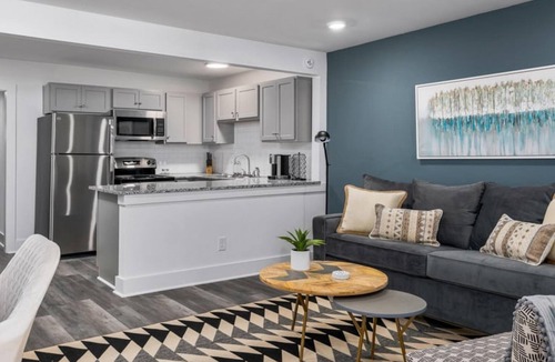 Forest Park Apartment | Location Updated w King Bed and Fast Wifi