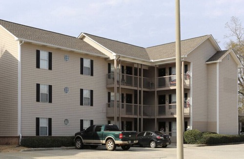 Auburn Condo | LOCATION! | Walk to Stadium and Toomer’s | Cozy 4BR Condo in the Heart of Auburn